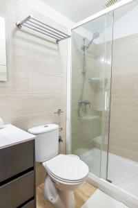 a bathroom with a toilet and a glass shower at Estancia Cecilia in La Orotava