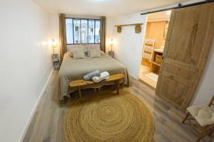 Posteľ alebo postele v izbe v ubytovaní Le petit cocon de Chateau Chalon