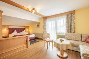 Postel nebo postele na pokoji v ubytování Hotel Schönegg