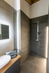 Koupelna v ubytování Seisen Almchalet