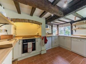 Dapur atau dapur kecil di Manor Cottage