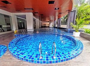 Bazén v ubytování “彬彬”星空瞭望台 ( The Venus 33rd floor @ Sri Manjung ) nebo v jeho okolí