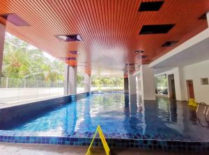 Bazén v ubytování “彬彬”星空瞭望台 ( The Venus 33rd floor @ Sri Manjung ) nebo v jeho okolí
