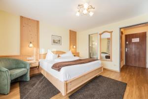 Postel nebo postele na pokoji v ubytování Hotel Schönegg