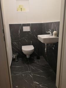 A bathroom at TEREC HAUS