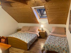 A bed or beds in a room at Vidiecky dom AlexSandra - ubytovanie v súkromí