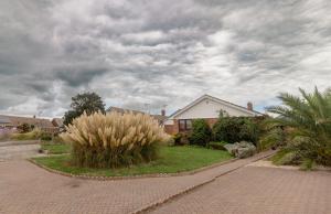 Gallery image of Palm Bay's Luxury Bungalow - Self Check In & Parking in Margate