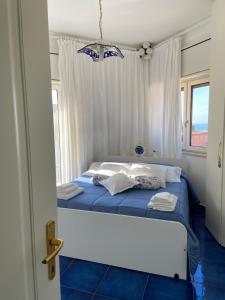 a bedroom with a bed with a blue floor at Casa Blu Cobalto in Maiori