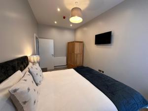 Postel nebo postele na pokoji v ubytování Spilman Hotel