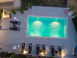 Φωτογραφία από το άλμπουμ του Holiday House App Grace with pool and view in Klis σε Klis