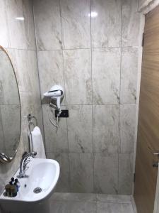 Phòng tắm tại Grand Silay Hotel
