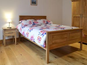 Postel nebo postele na pokoji v ubytování Courtyard Barn - UKC2525