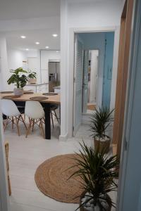 a kitchen and dining room with a table and chairs at Apartamento Balneario Beach in Tarifa +16 photos
