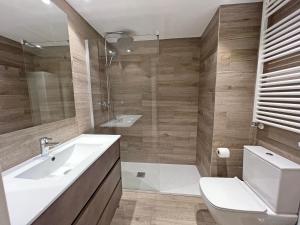 Ένα μπάνιο στο Apartamentos Valle de Inclés Deluxe MIKKA 3000 +15 φωτογραφίες