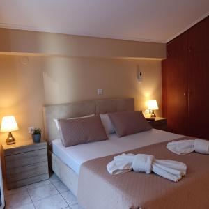 En eller flere senge i et værelse på John's Apartment 4 in Argostoli