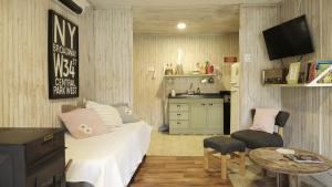 a small bedroom with a bed and a table at Cabañas Las Mulas "confort en la montaña" in Potrerillos