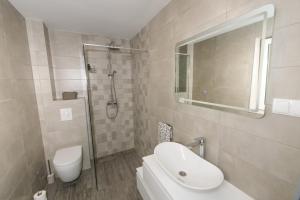 Koupelna v ubytování Holiday home Ambi for 6 near Trogir