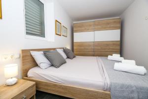 Postel nebo postele na pokoji v ubytování Holiday home Ambi for 6 near Trogir