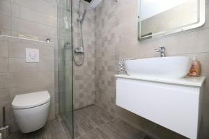 Koupelna v ubytování Holiday home Ambi for 6 near Trogir