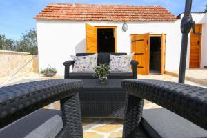 Patio nebo venkovní prostory v ubytování Holiday home Ambi for 6 near Trogir