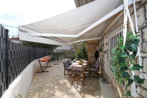 Balkón nebo terasa v ubytování Holiday home Ambi for 6 near Trogir
