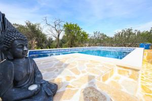 Bazén v ubytování Holiday home Ambi for 6 near Trogir nebo v jeho okolí