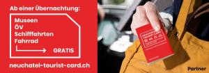 a person holding a red card in their hand at Appartement Douces heures avec parking couvert privé in Le Locle