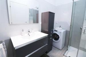 Et badeværelse på Casa Vacanze Alba a Otranto + 25 billeder