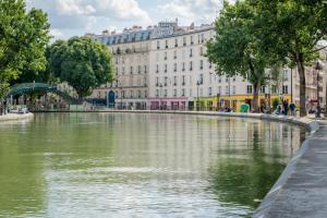 a large body of water in front of a building at Le Robinet d'Or Paris Canal Saint Martin in Paris