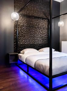 Ένα ή περισσότερα κρεβάτια σε δωμάτιο στο New Praga Ladies' & Gentlemen's Apartments