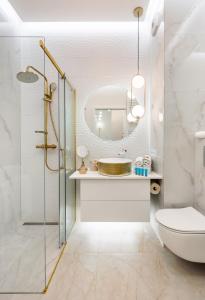 Ένα μπάνιο στο New Praga Ladies' & Gentlemen's Apartments