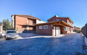 a car parked in front of a brick house at Acogedora Suite con entrada independiente in El Masnou