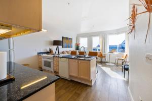 A kitchen or kitchenette at Pier View Suites - Bungalow A