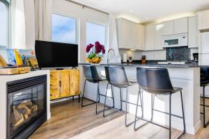 a kitchen with a bar with a fireplace at Pier View Suites - Studio B in Cayucos