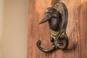 a bronze door knob with an elephant on a wooden door at Hotel Kiwano Graz in Feldkirchen bei Graz
