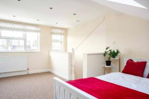 2 bed terraced house with loft in Stratford London