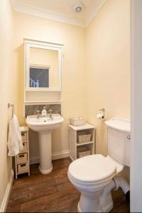 2 bed terraced house with loft in Stratford London