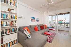a living room with a couch and a book shelf at Casa Altea-mar in Altea