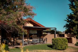a house with a table and chairs in a yard at Cabañas Rio Soñado in Valle Grande