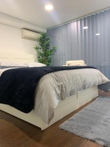Postel nebo postele na pokoji v ubytování Oikos 77