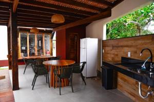 Kuchyň nebo kuchyňský kout v ubytování Cond. Fechado, na Ponta do Mutá