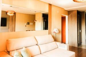 A bed or beds in a room at Apartamentos Residencial Conte 5 min da Rua Coberta by Achei Gramado