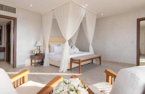 Voodi või voodid majutusasutuse Regency Sealine Camp toas