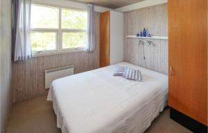 Postel nebo postele na pokoji v ubytování 3 Bedroom Stunning Home In Sams
