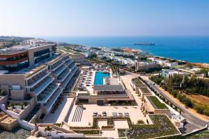 Bazén v ubytování Cap St Georges Villas nebo v jeho okolí