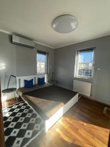 Posteľ alebo postele v izbe v ubytovaní RoseHill Garden Family Villa with a Great Budapest View + 37 fotografií
