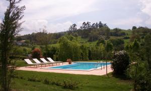 Bazén v ubytování Hotel Palacio Garcia Quijano nebo v jeho okolí + 37 fotografií