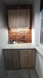 Η κουζίνα ή μικρή κουζίνα στο "13" Apartament w Sandomierzu przy Starówce +16 φωτογραφίες