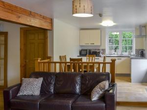 a living room with a couch and a kitchen at Snowdon - Uk6627 in Pen-y-groes
