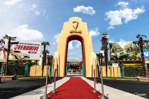 a red carpet with an arch in the middle of a street at San Valentino House in Bussolengo